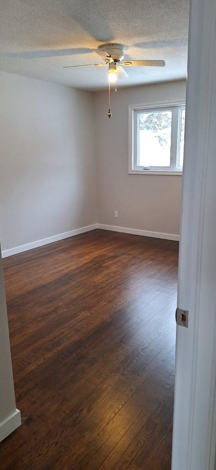 1221 Woodroffe Ave - Photo 6 of 9