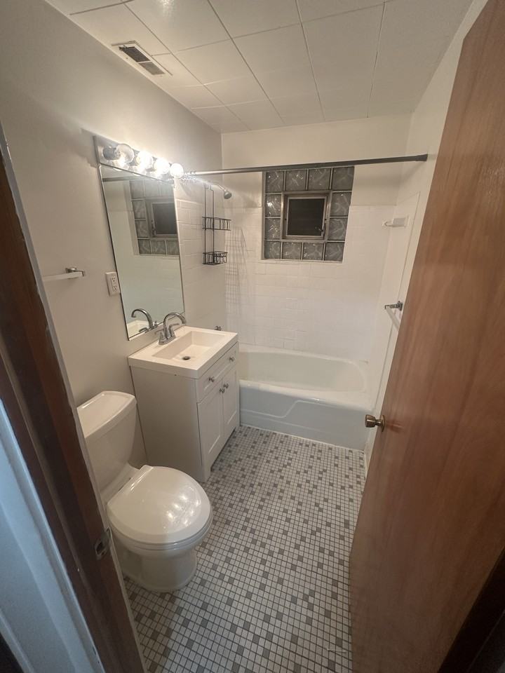 9200 Erie St #2B - Photo 7 of 7