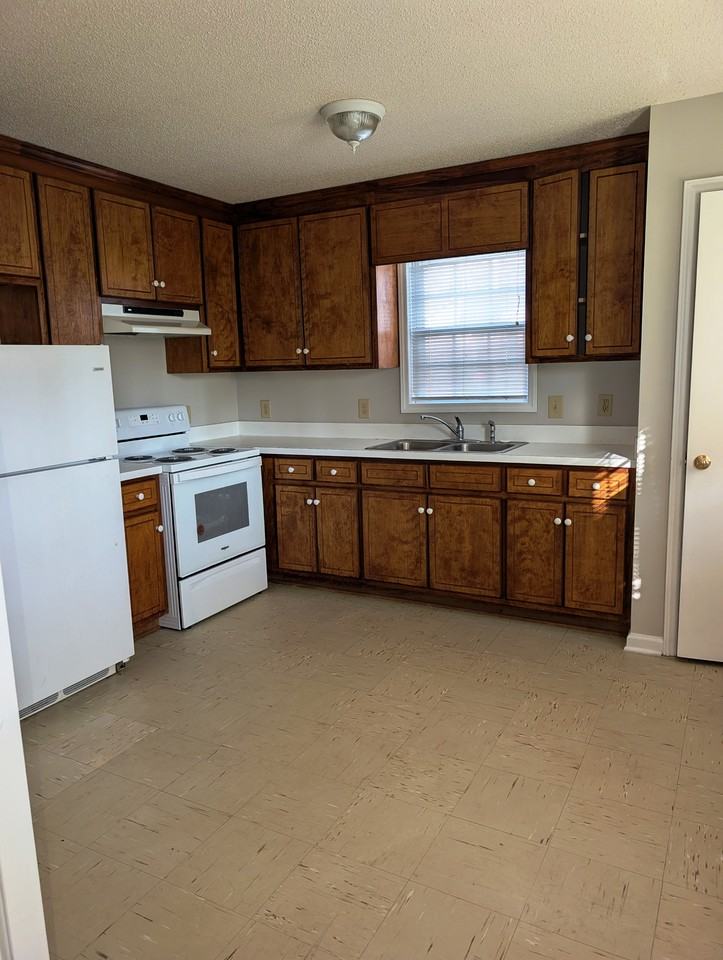 2110 Shamrock Dr E #NA - Photo 3 of 11