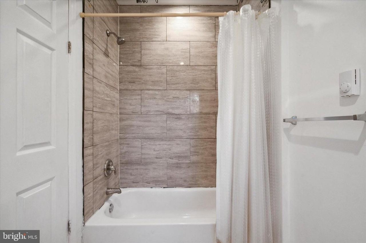 1866 N Uber St #2R - Photo 7 of 7