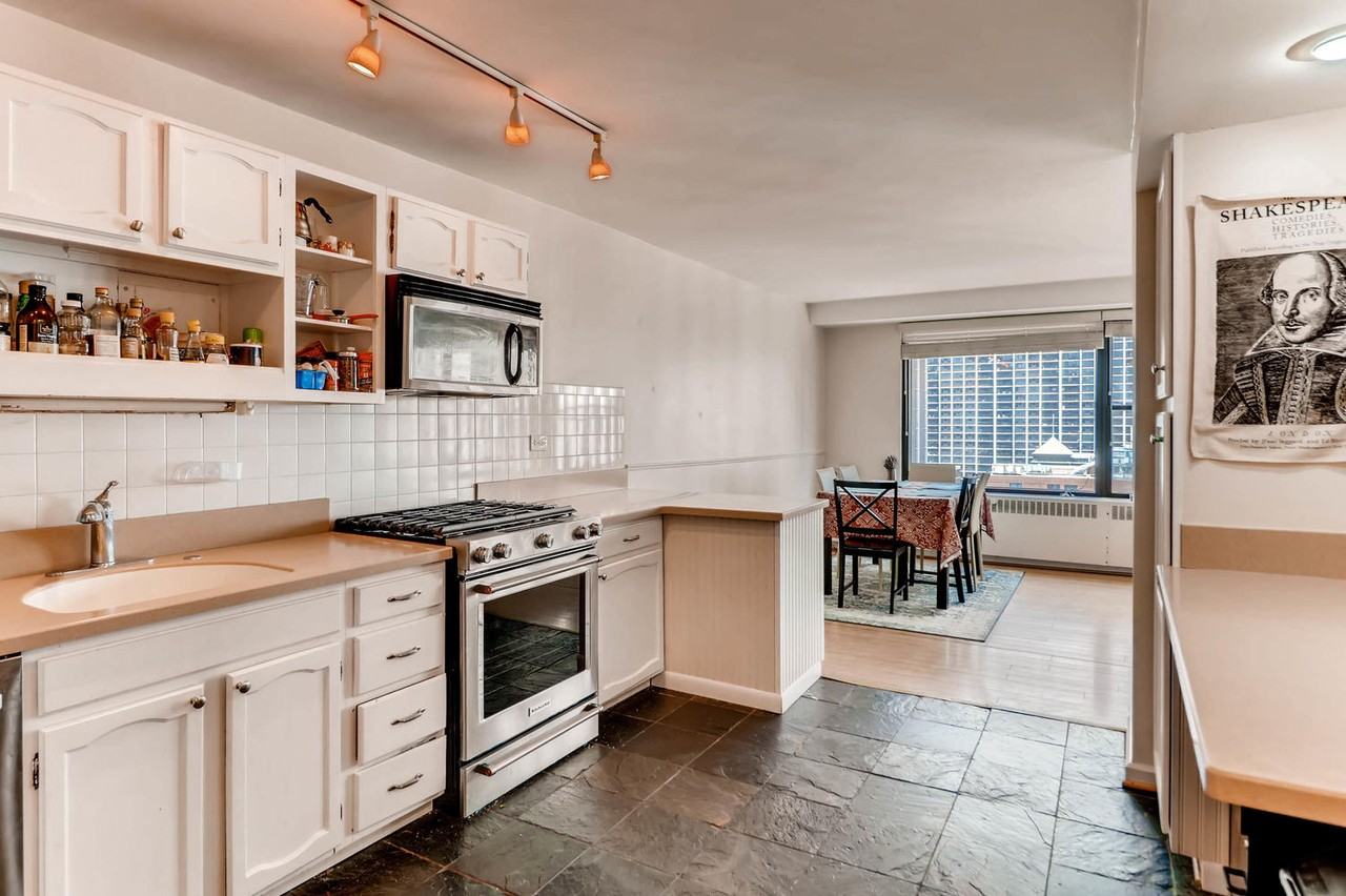 1540 N State Pkwy #12B - Photo 3 of 13