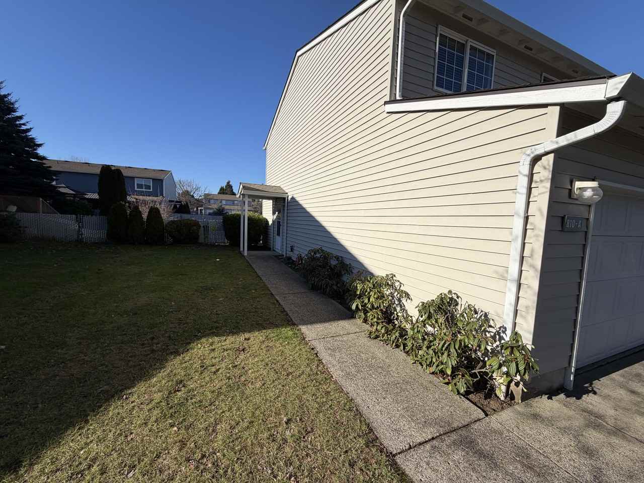 810 Se 153rd Ave #A - Photo 2 of 20