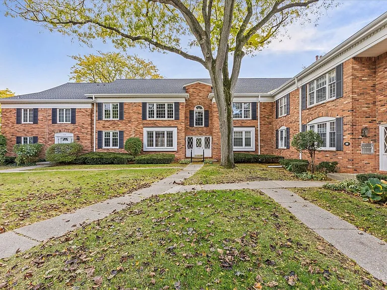 750 Trailwood Path #B - Photo 5 of 14