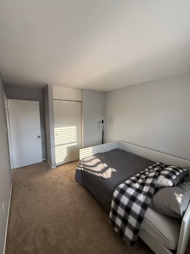 8427 Snowden Oaks Pl - Photo 2 of 15