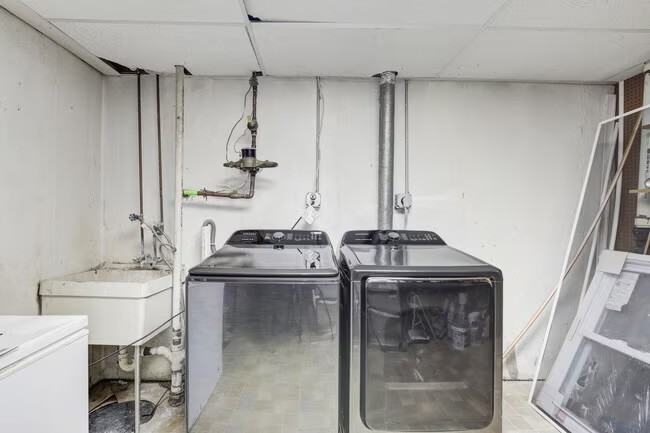 8427 Snowden Oaks Pl - Photo 3 of 15