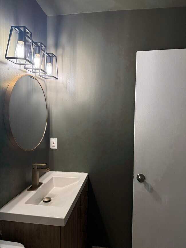 8427 Snowden Oaks Pl - Photo 5 of 15