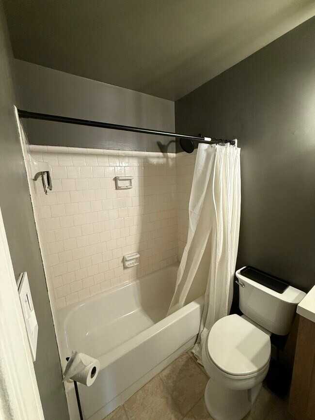 8427 Snowden Oaks Pl - Photo 6 of 15