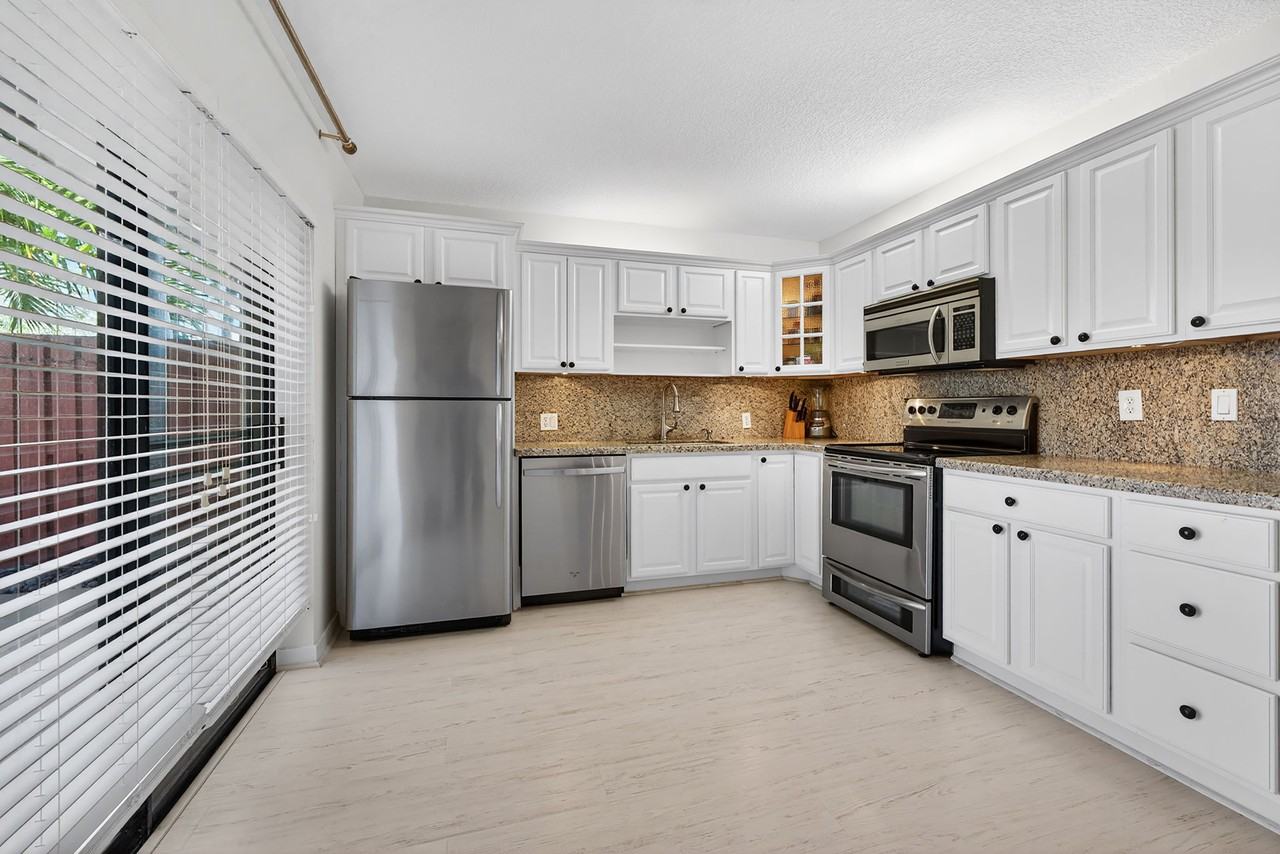 1525 Augusta Cir #111 - Photo 5 of 21