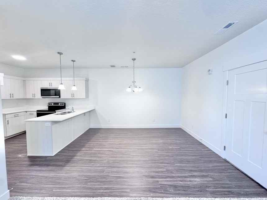 4655 S Alder Dr #1 - Photo 4 of 34