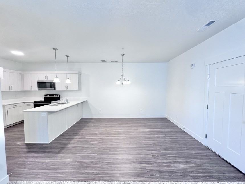 4655 S Alder Dr #1 - Photo 4 of 34