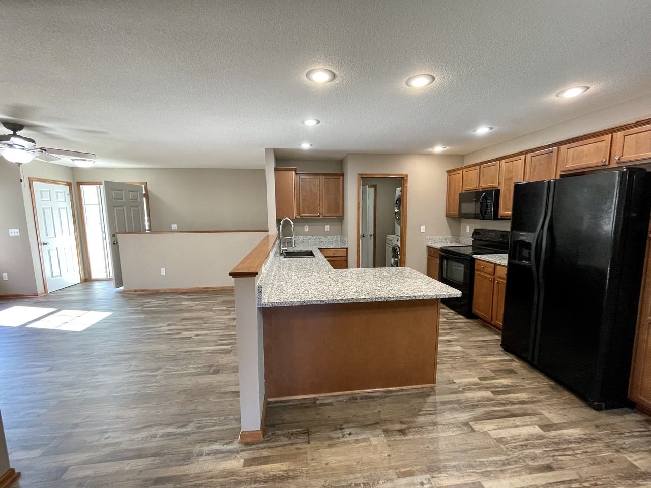 738 Ne Spring St #738 - Photo 4 of 16