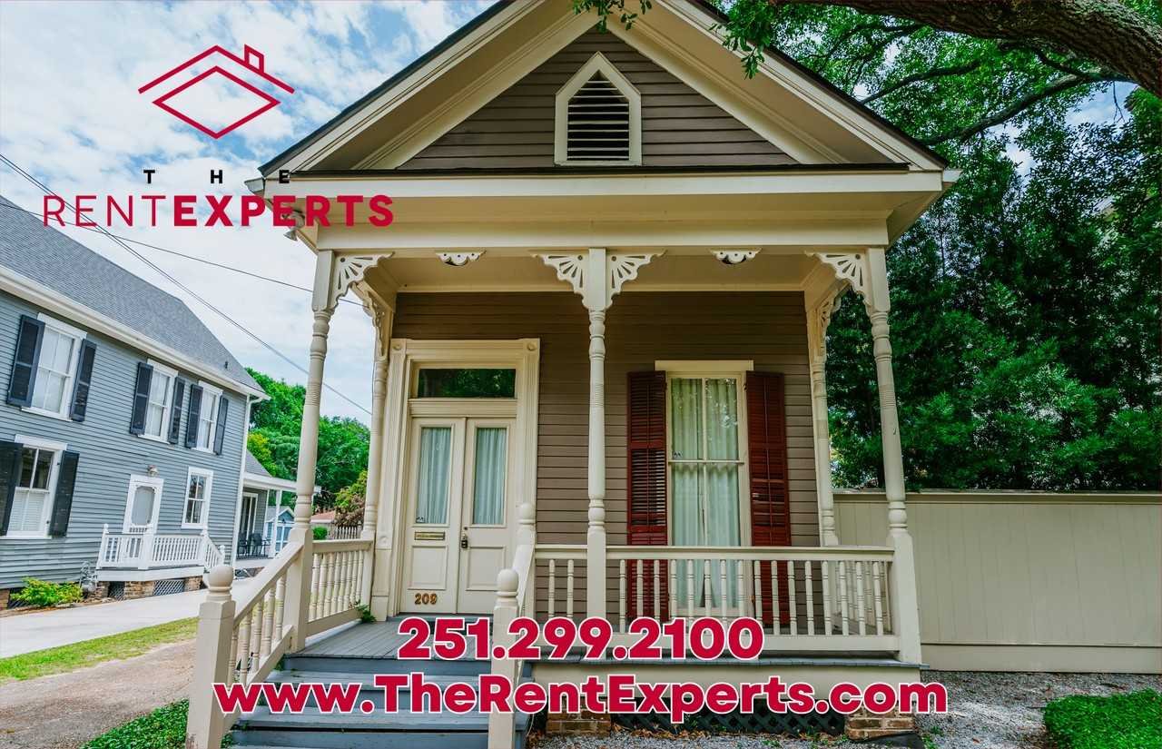 209 S Cedar St #1 - Photo 2 of 32