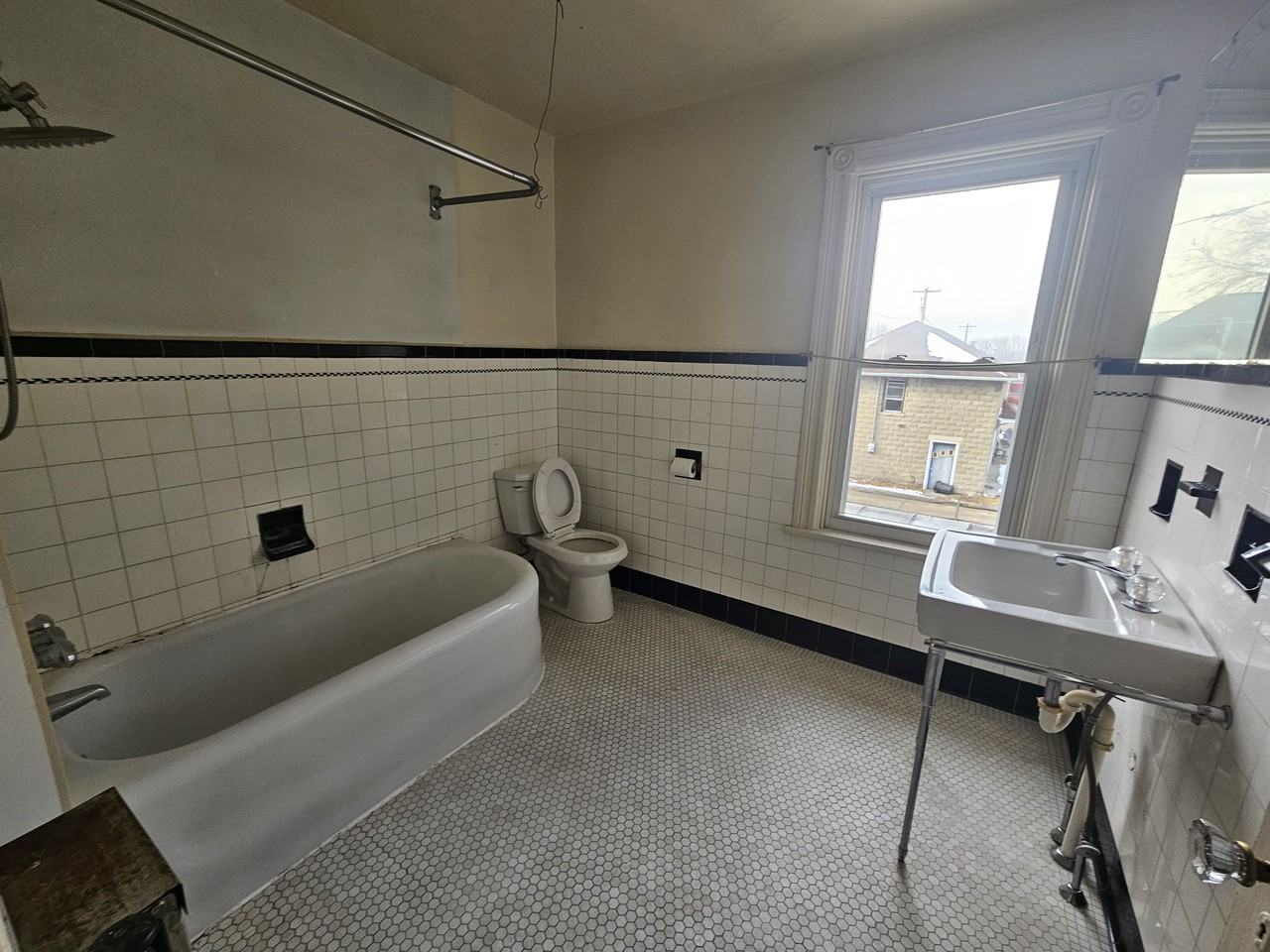 313 Broad St #315-2ndFL - Photo 4 of 7