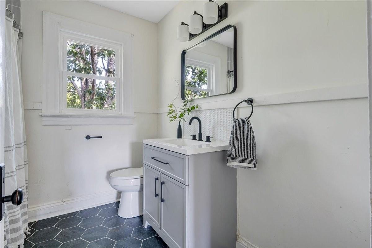 109 Crestview Dr #NA - Photo 3 of 10