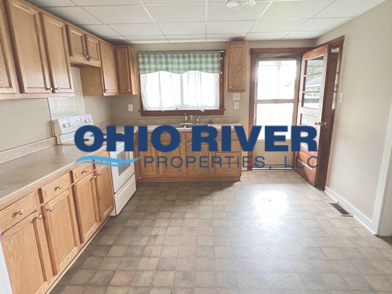 118 3rd St #118 - Photo 4 of 11