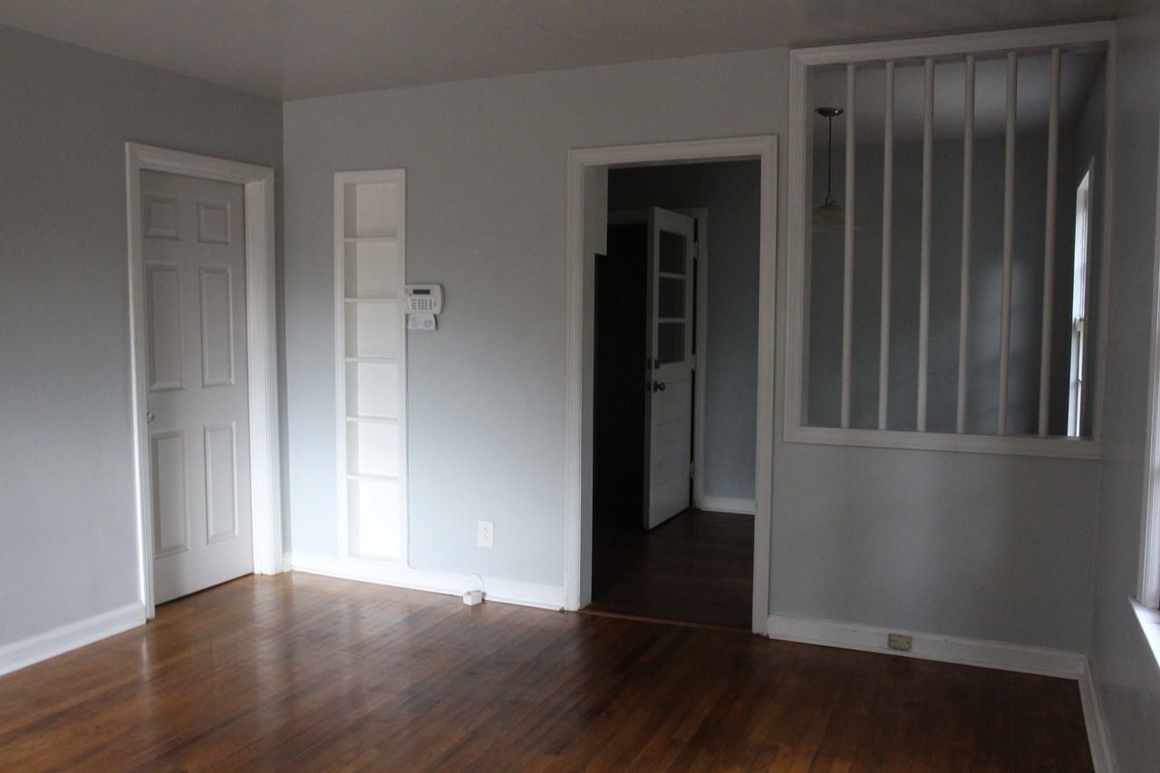 1807 W Broad Ave #1 - Photo 3 of 8