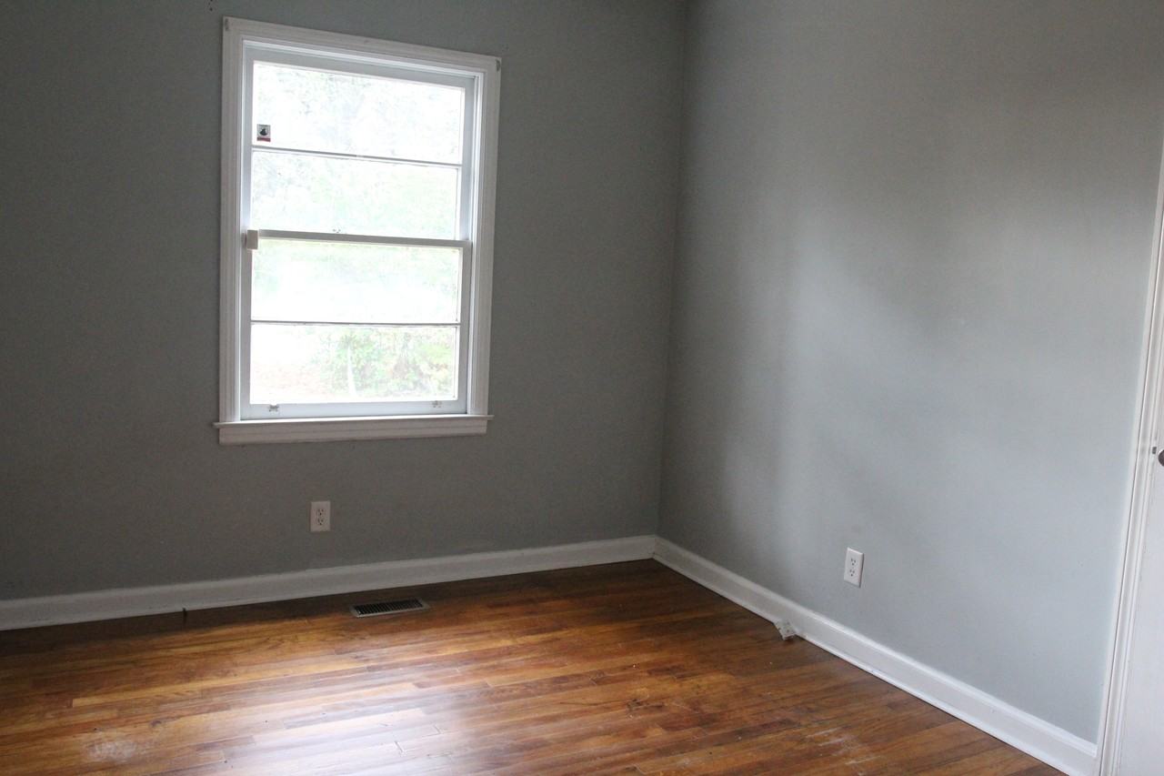 1807 W Broad Ave #1 - Photo 7 of 8