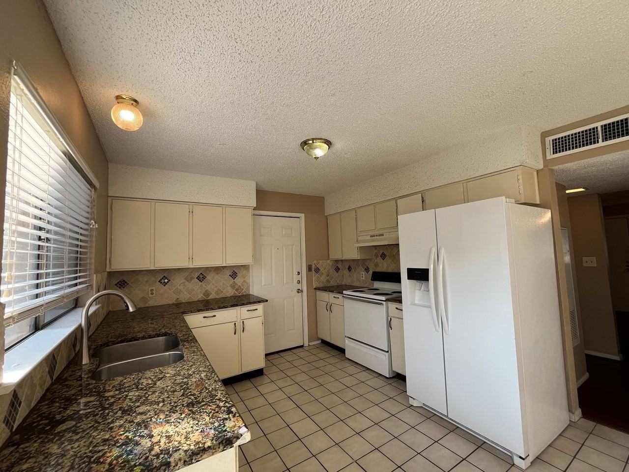 9510 Quail Village Ln - Photo 3 of 17