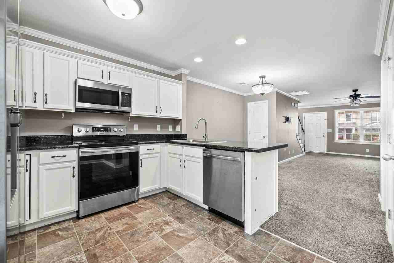 306 Sam Houston Cir - Photo 3 of 30