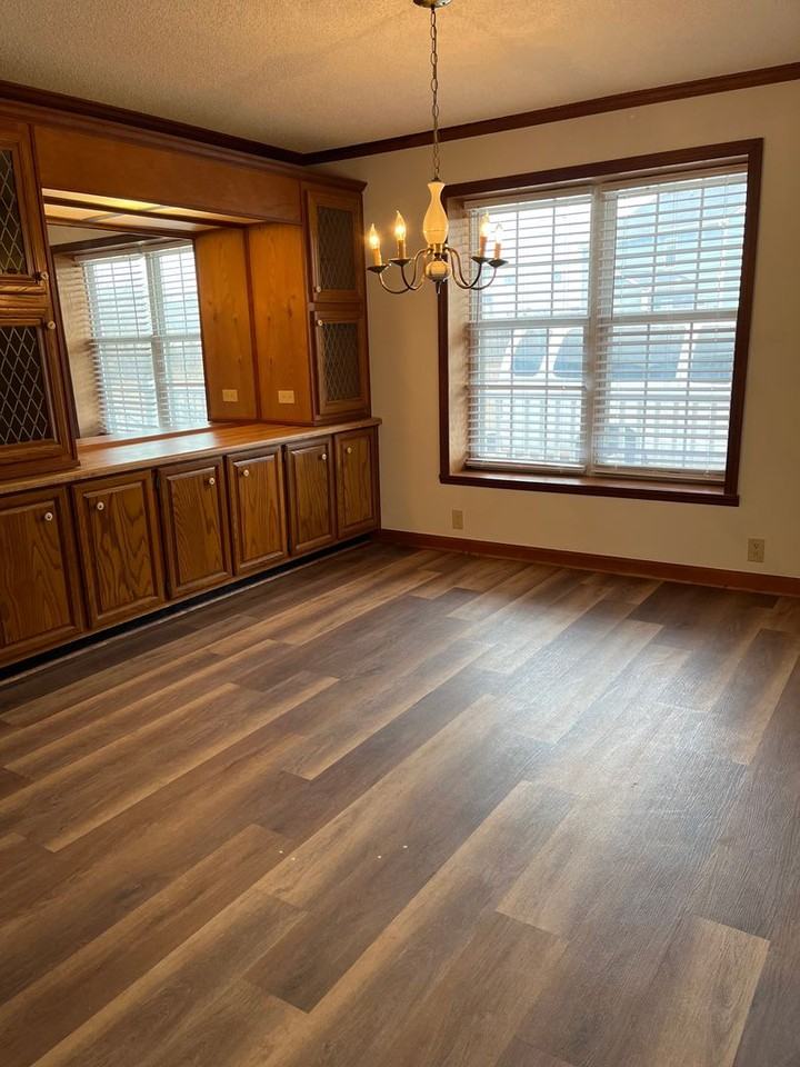 112 Willow Dr - Photo 2 of 9