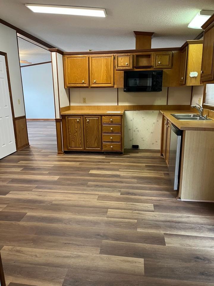 112 Willow Dr - Photo 4 of 9