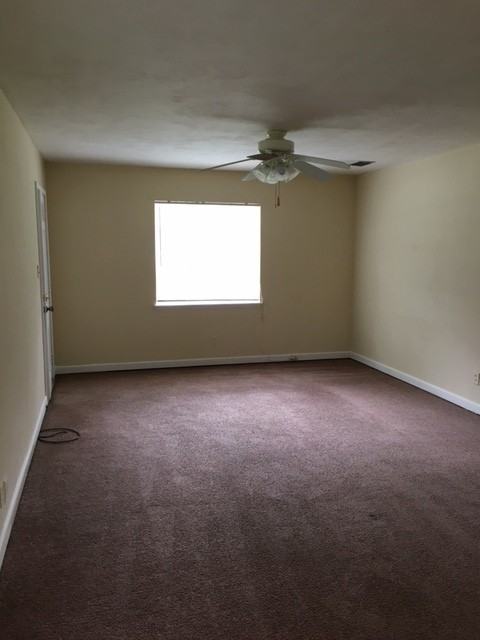 704 Azalea Cir - Photo 4 of 8