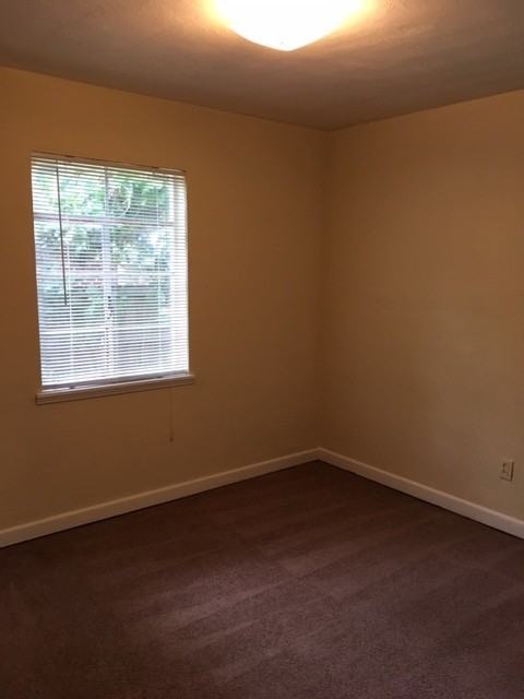 704 Azalea Cir - Photo 7 of 8