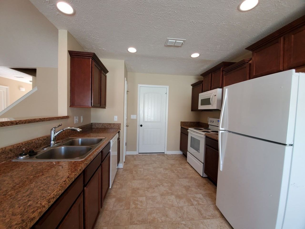 1708 Bellamy Ln - Photo 6 of 24