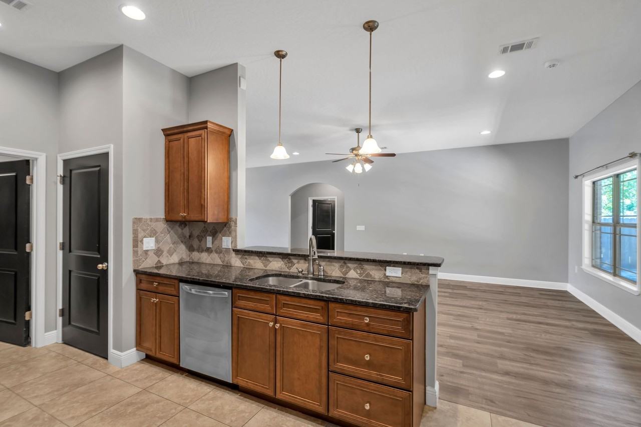 4628 Hermosa Rd - Photo 6 of 37