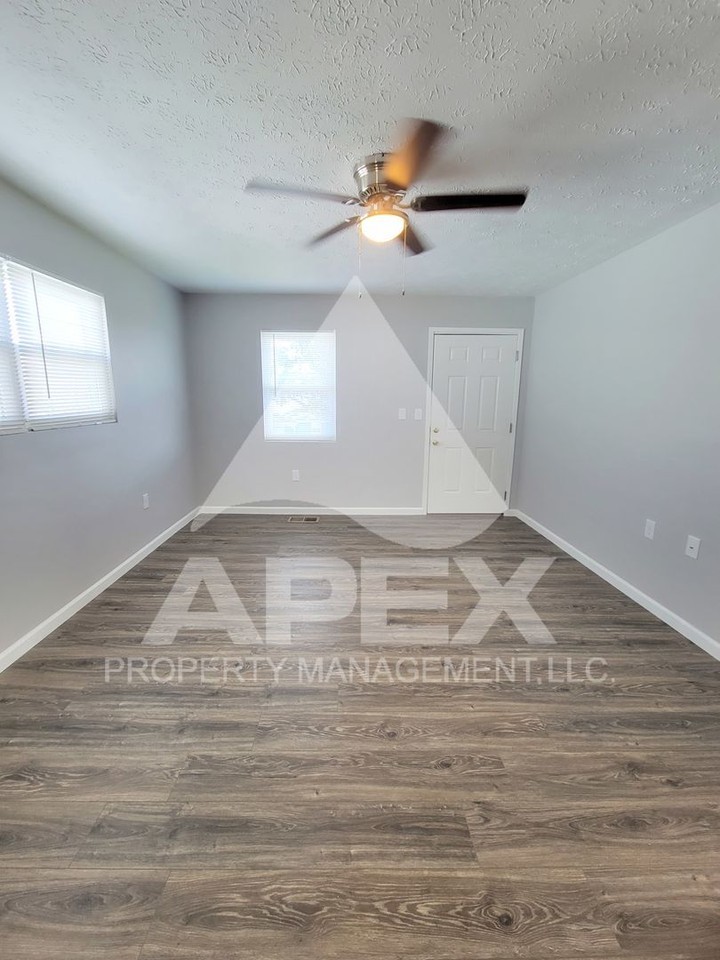 227 Chickamauga Ave - Photo 4 of 19