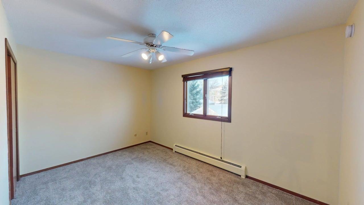 Spacious 2 Bedroom Apartment - Photo 7 of 27