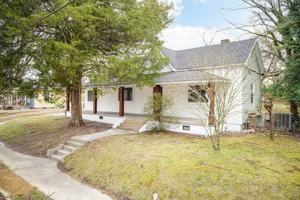 featured image of 412 Davis St