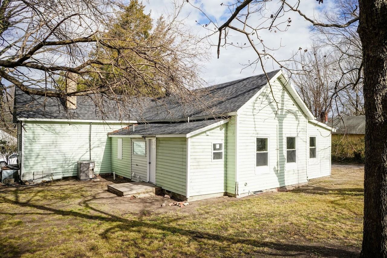 412 Davis St - Photo 4 of 25