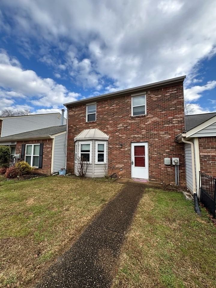 1317 Village Green Dr - Photo 2 of 23