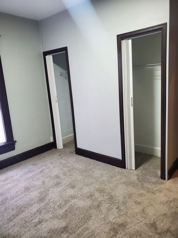 623 W 9th St - Photo 6 of 12