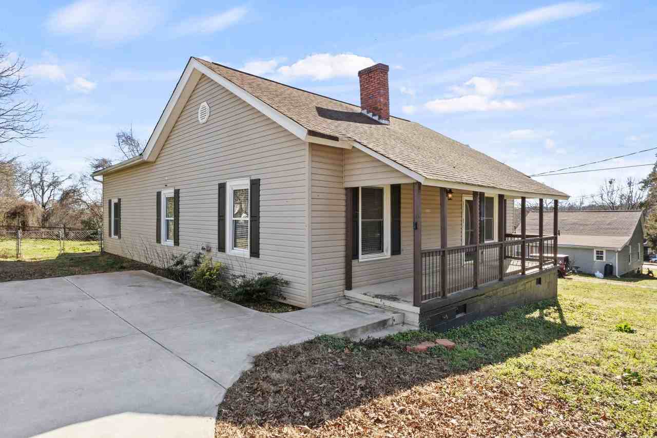 1886 Dragway Rd - Photo 2 of 9