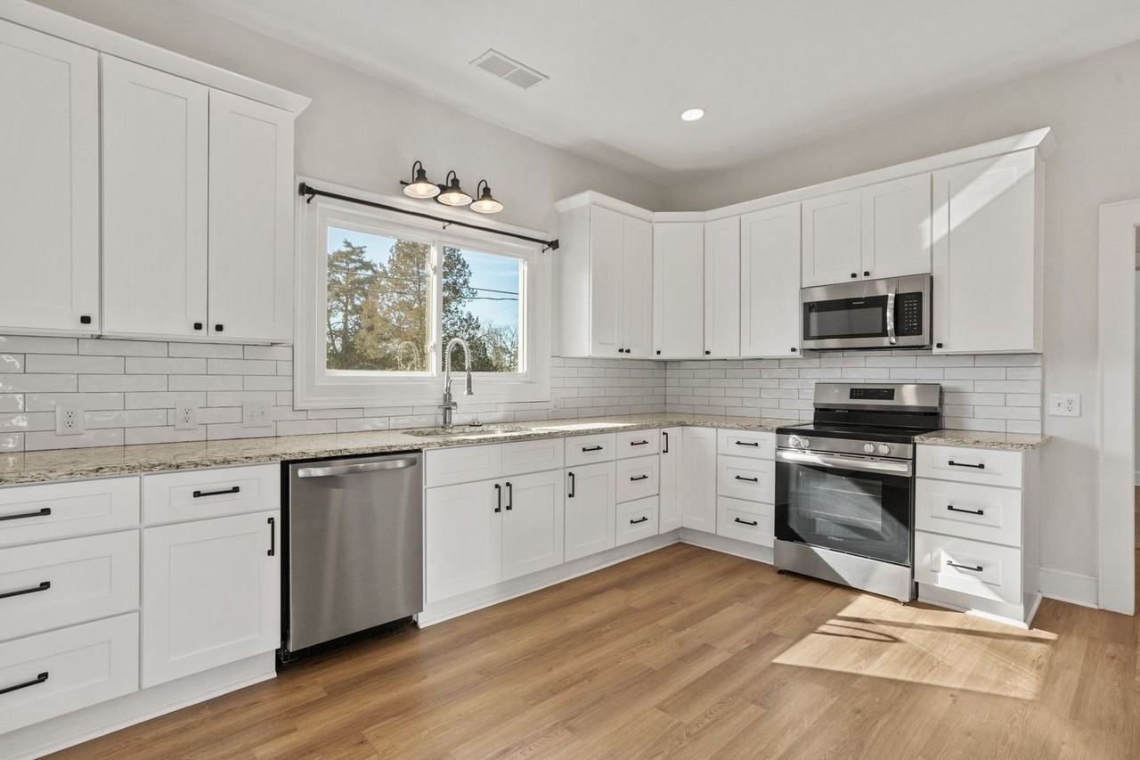 1886 Dragway Rd - Photo 6 of 9