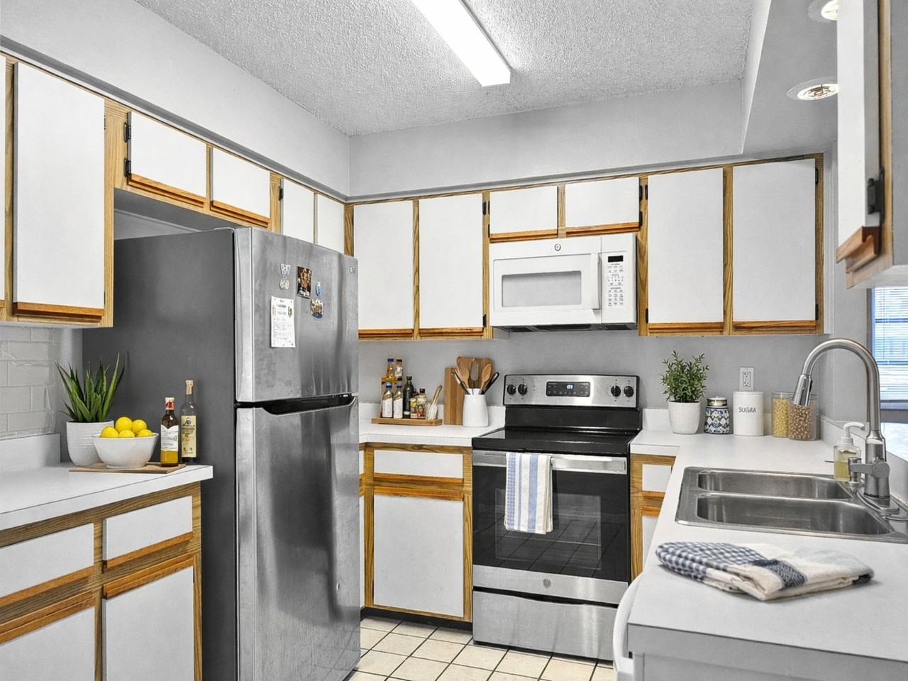 2044 Finland Dr - Photo 3 of 24