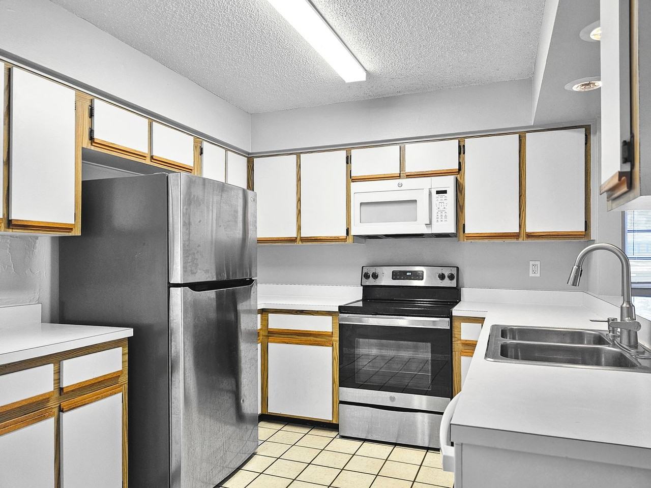 2044 Finland Dr - Photo 4 of 24