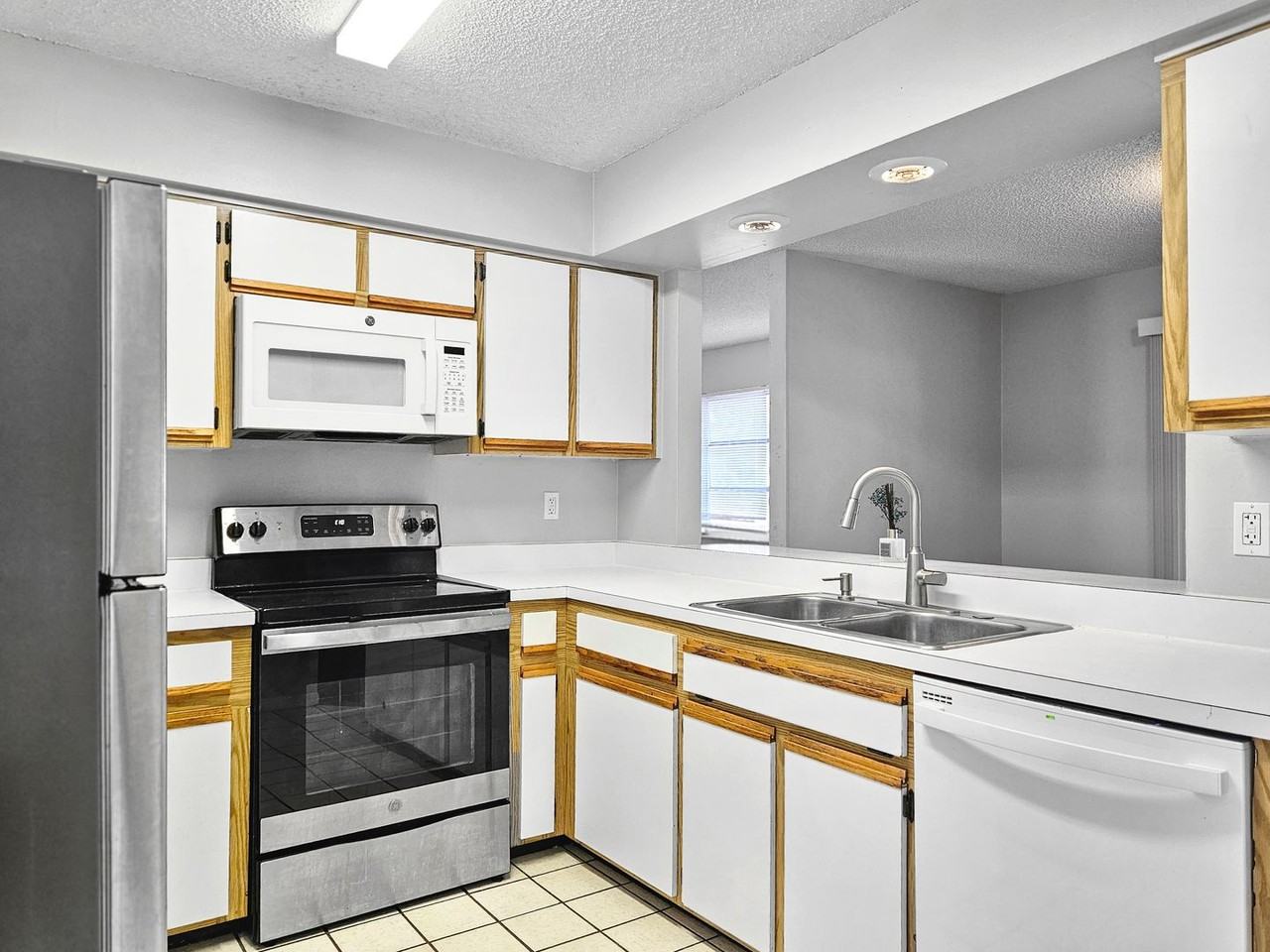 2044 Finland Dr - Photo 6 of 24