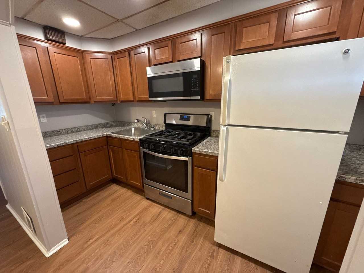 333 N Grantley St - Photo 6 of 15