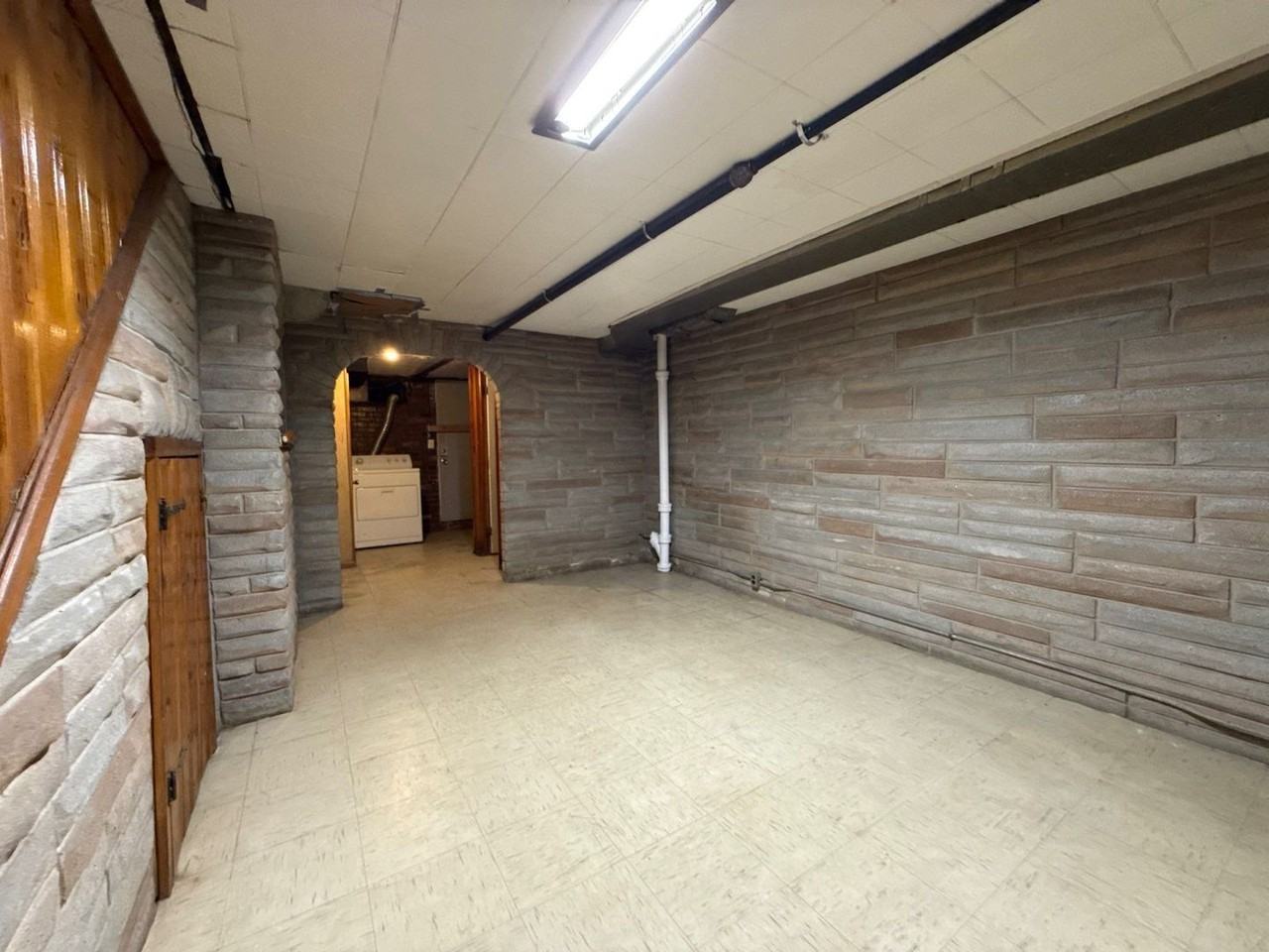 333 N Grantley St - Photo 7 of 15