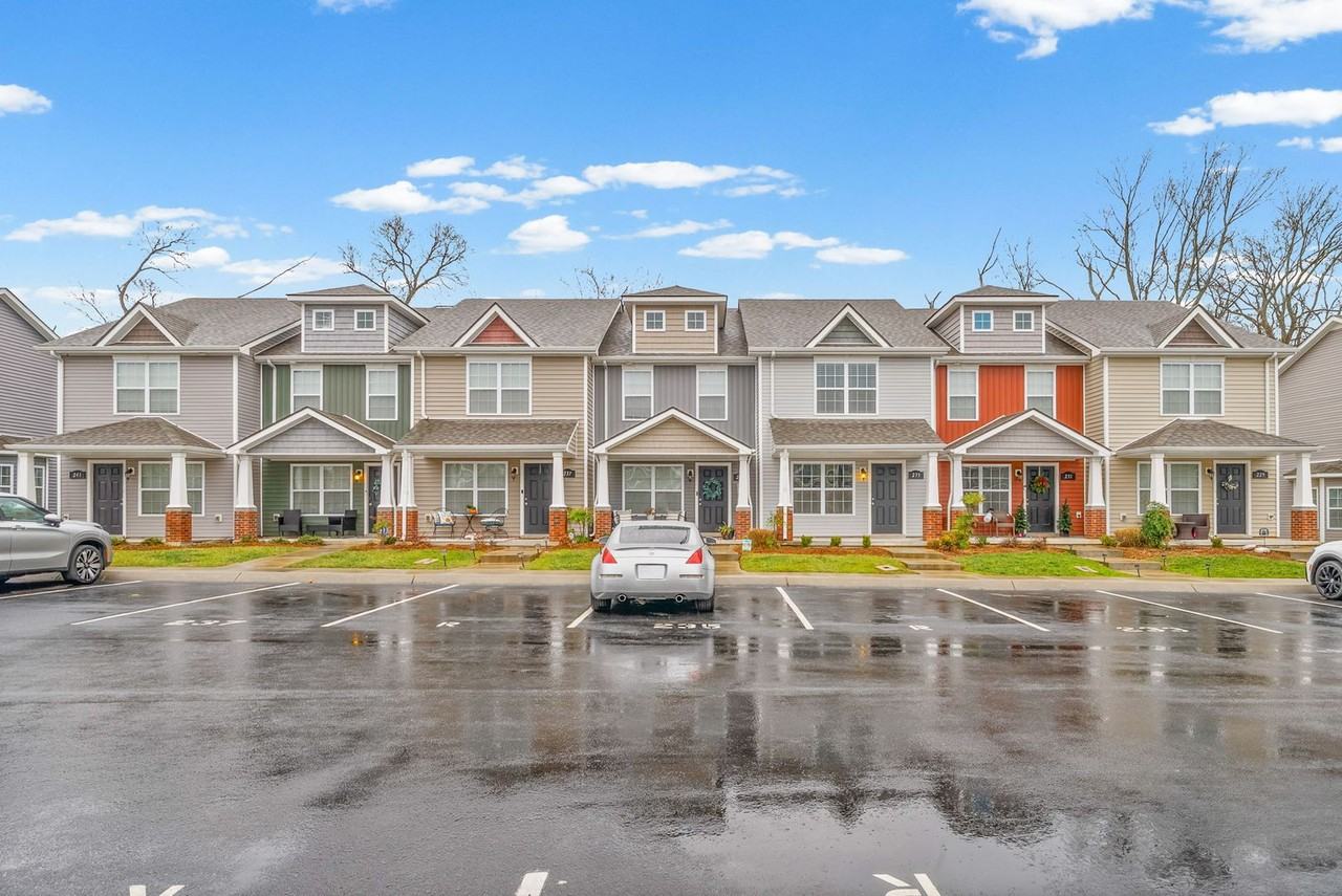 233 Alexander Blvd - Photo 3 of 26