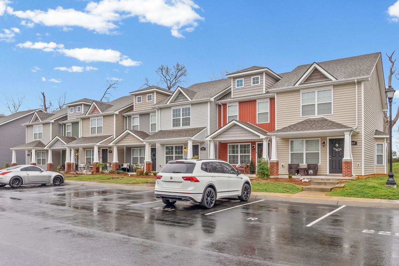 233 Alexander Blvd - Photo 4 of 26