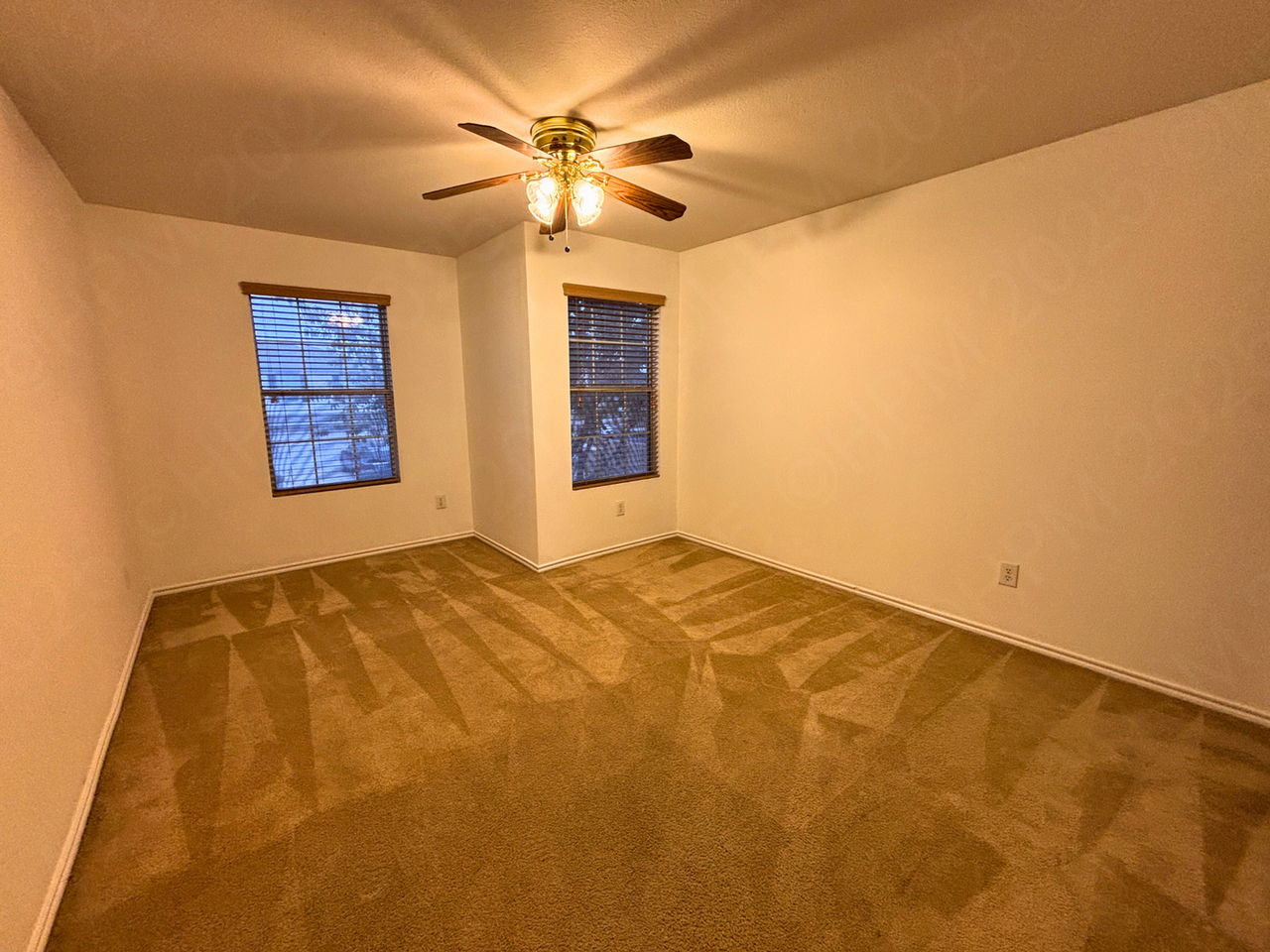 8031 Ferndale Oaks - Photo 4 of 23