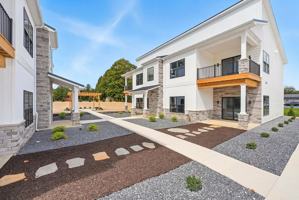 featured image of 1030 S Wayne St