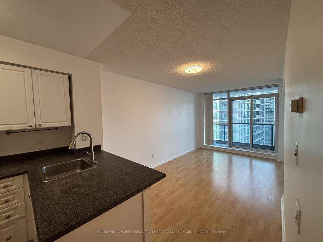 30 Harrison Garden Boulevard - Photo 5 of 13