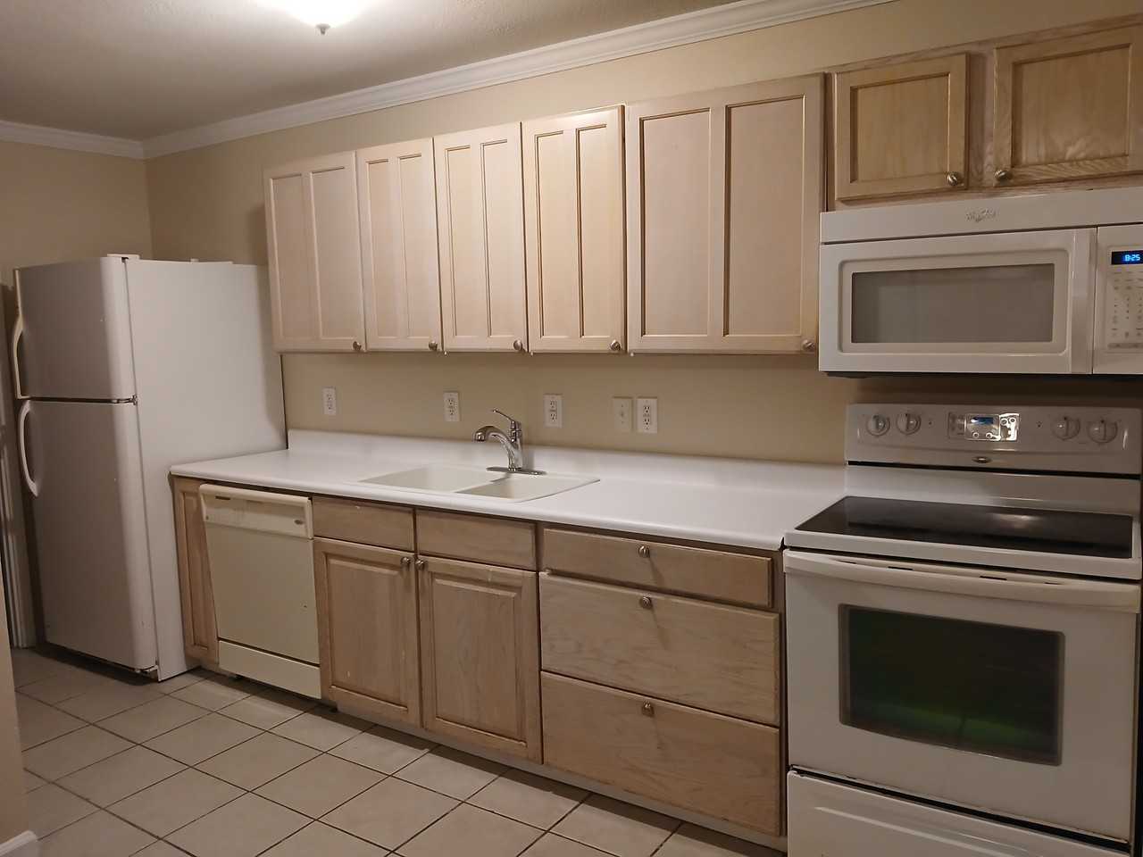 711 S Poplar St Apt A #A - Photo 2 of 13