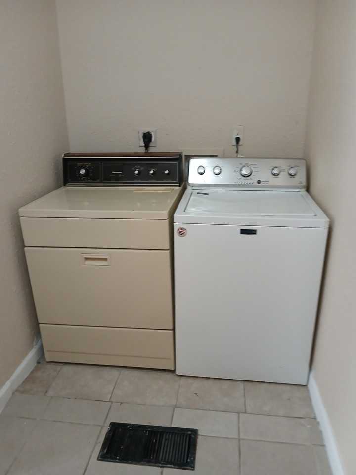 711 S Poplar St Apt A #A - Photo 7 of 13