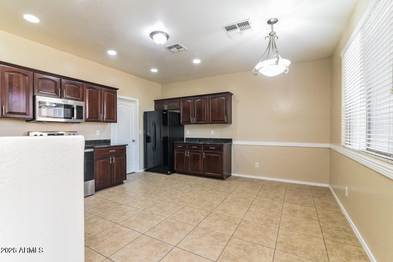 42564 W Palmyra Ln - Photo 4 of 15